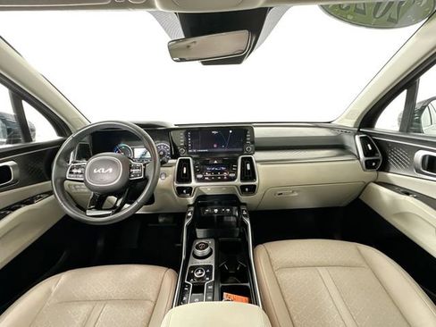 Used 2023 Kia Sorento EX AWD/4WD image 3