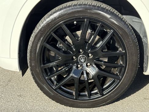 Used 2022 Maserati Levante GT image 12