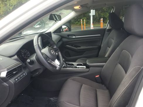 Certified 2023 Nissan Altima 2.5 SV w/ SV Premium Package FWD image 16