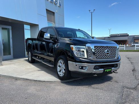 Used 2017 Nissan Titan SL AWD/4WD image 3