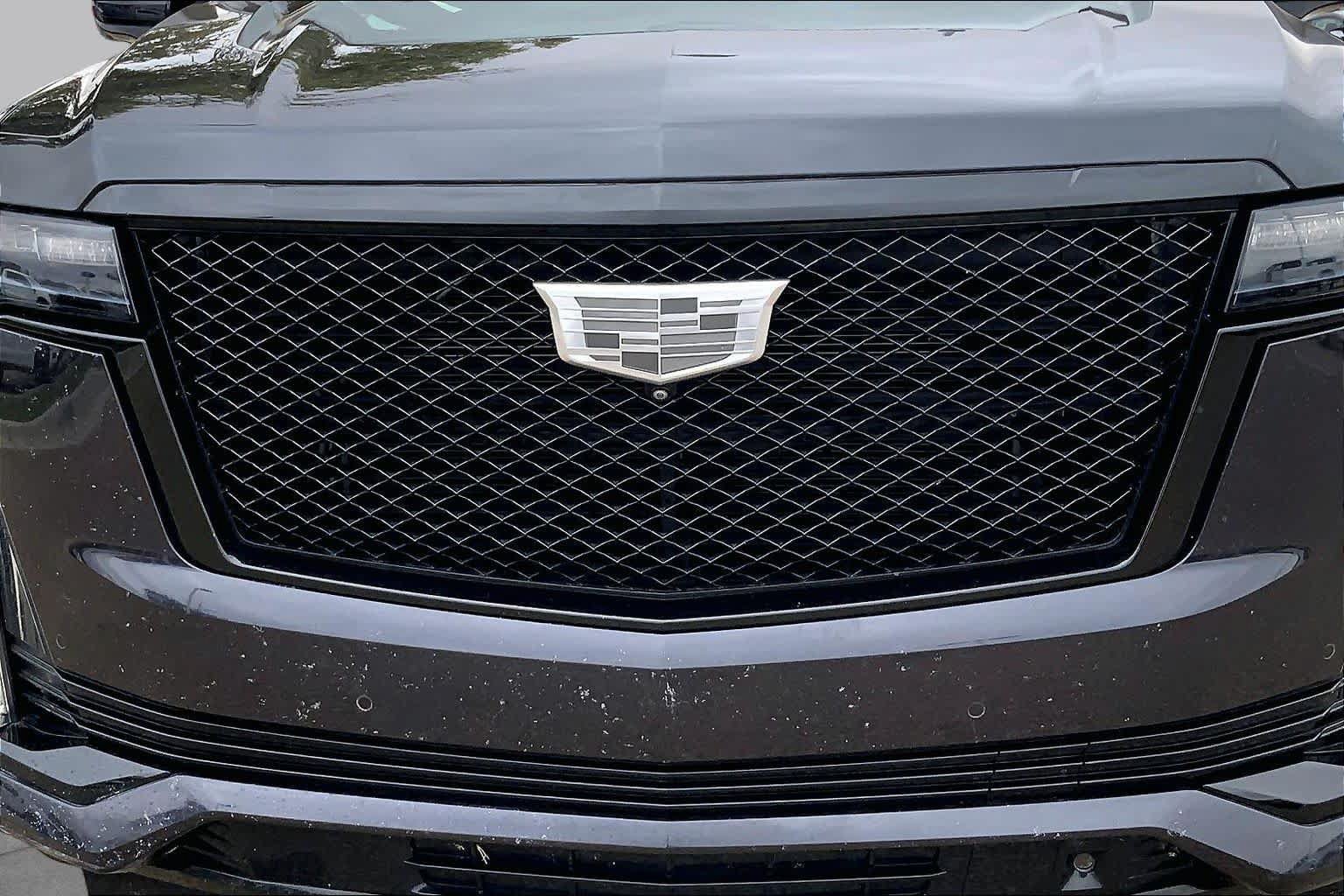 Used 2022 Cadillac Escalade Sport Platinum w/ Heavy-Duty Trailer Package AWD/4WD image 30