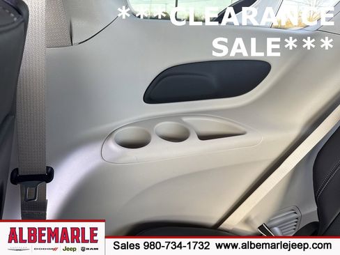 Used 2022 Chrysler Pacifica Touring-L image 40