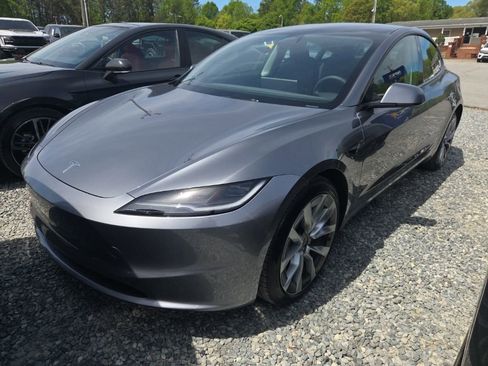 Used 2024 Tesla Model 3 Standard Range image 1