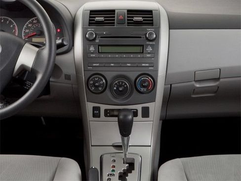 Used 2013 Toyota Corolla LE FWD image 8