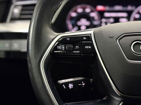 Used 2022 Audi e-tron Premium w/ Convenience Plus Package image 18