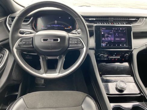 Used 2023 Jeep Grand Cherokee Altitude AWD/4WD image 7