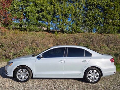 Used 2017 Volkswagen Jetta S image 5