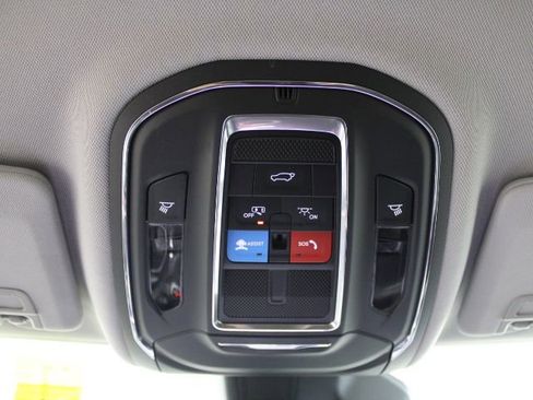 Used 2023 Jeep Grand Cherokee L Limited w/ Luxury Tech Group II AWD/4WD image 44