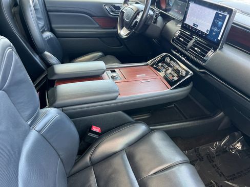 Used 2023 Lincoln Navigator Reserve image 16