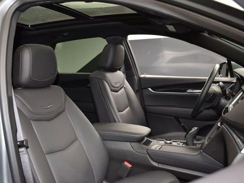 Used 2025 Cadillac XT5 Premium Luxury FWD image 13