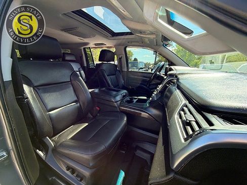 Used 2019 Chevrolet Suburban LT image 17