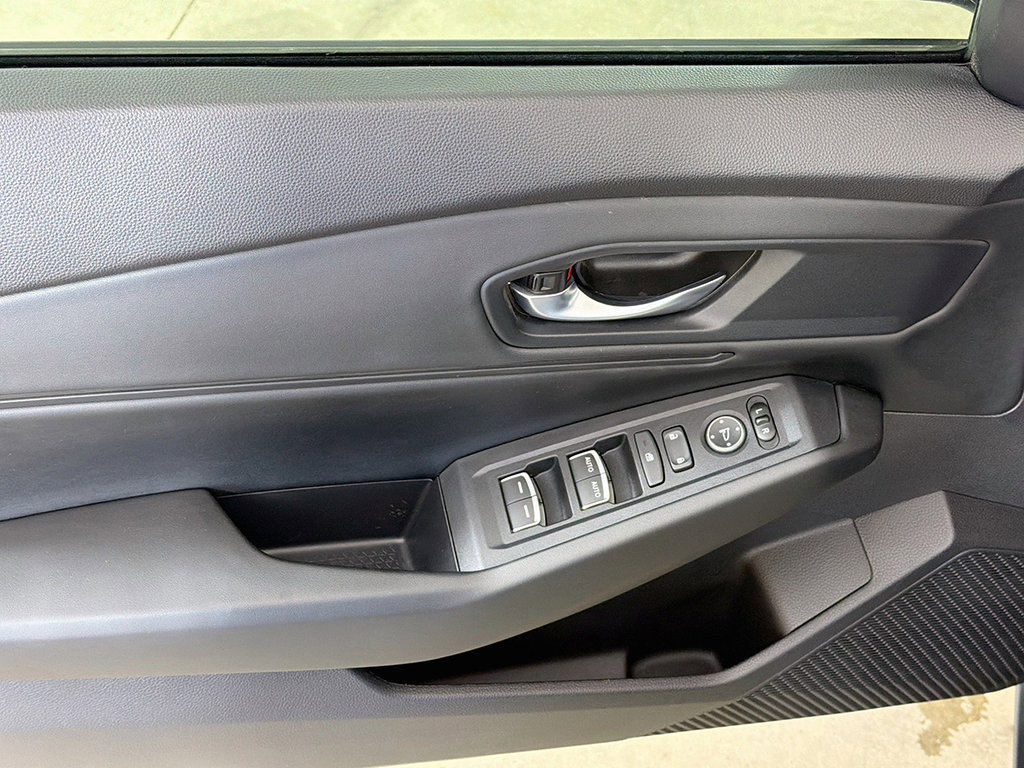 Used 2025 Honda Accord SE image 32