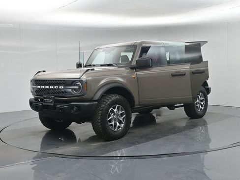 Used 2025 Ford Bronco Badlands image 33