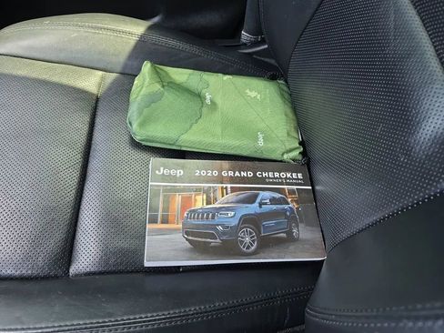 Used 2020 Jeep Grand Cherokee Limited w/ Luxury Group II image 41