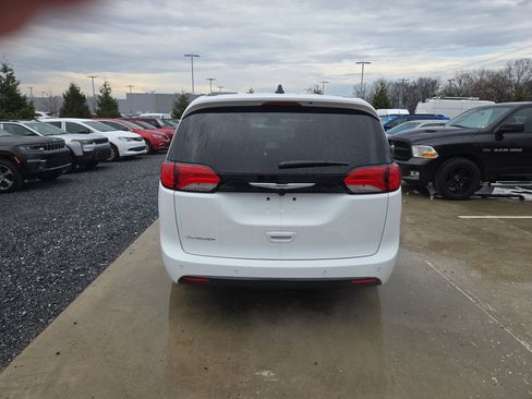 New 2026 Chrysler Voyager LX image 4