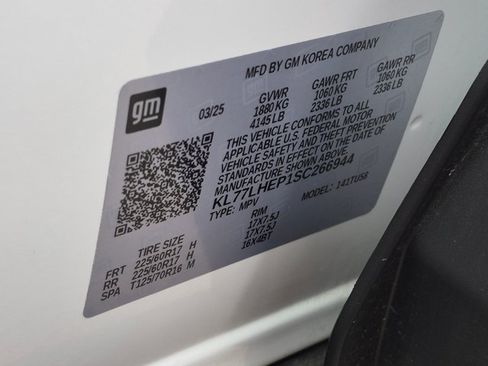 Used 2025 Chevrolet Trax LT FWD image 16