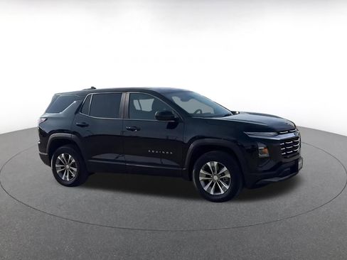 Used 2025 Chevrolet Equinox LT image 2