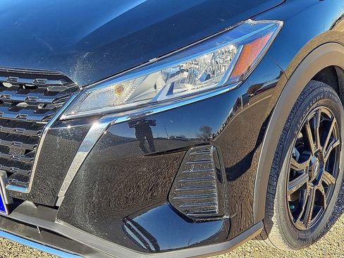 Used 2023 Nissan Kicks SV image 10