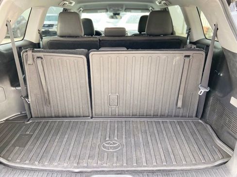 Used 2019 Toyota Highlander LE FWD image 25