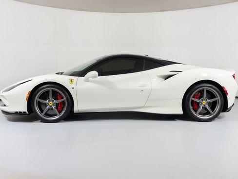 Used 2020 Ferrari F8 Tributo RWD image 3