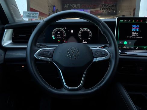 Used 2026 Volkswagen Tiguan SE FWD image 35