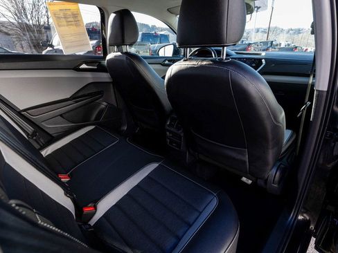 Used 2023 Volkswagen Taos SEL image 31