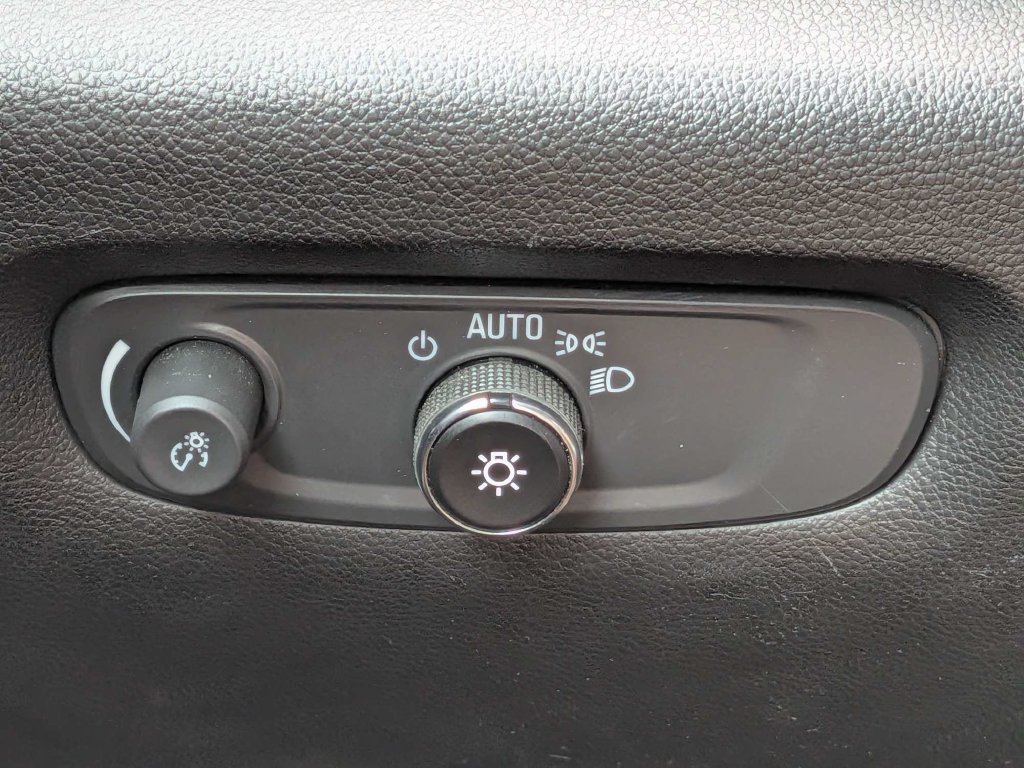 Used 2023 Chevrolet Traverse LT FWD image 23