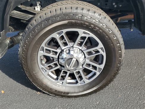 Certified 2025 Ford F250 Platinum w/ Platinum Plus Package image 5