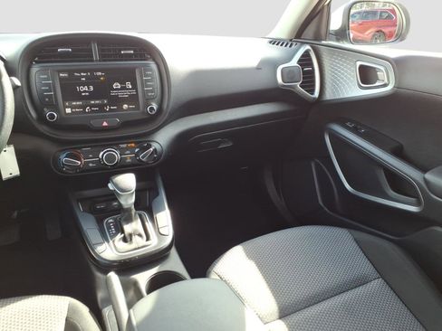 Used 2025 Kia Soul LX w/ LX Technology Package image 9