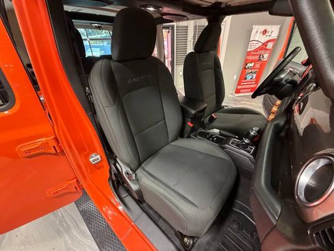 Used 2018 Jeep Wrangler Unlimited Sahara w/ Cold Weather Group AWD/4WD image 4