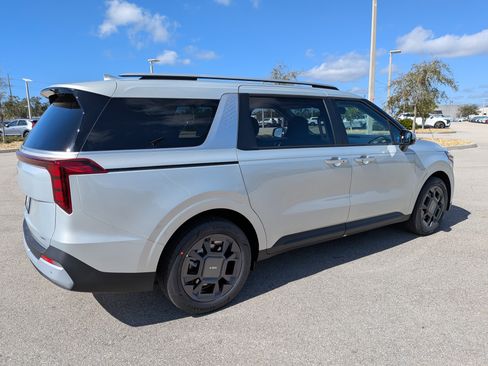 New 2026 Kia Carnival EX FWD image 5