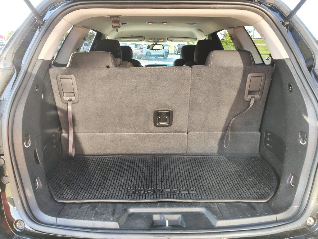 Used 2017 Chevrolet Traverse LT w/ Style and Technology Package FWD image 17