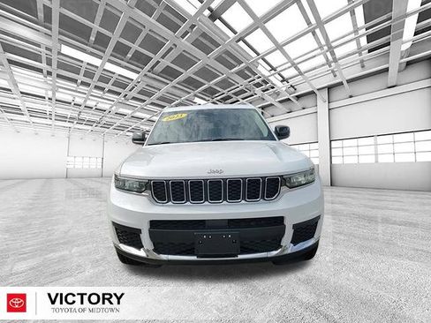 Used 2023 Jeep Grand Cherokee L Laredo image 9