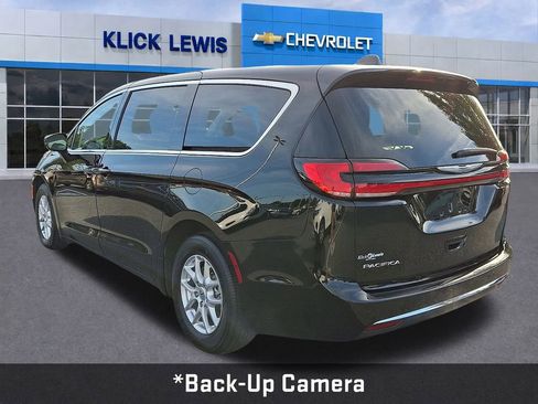 Used 2024 Chrysler Pacifica Touring-L image 5