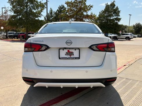 Used 2025 Nissan Versa SV FWD image 7