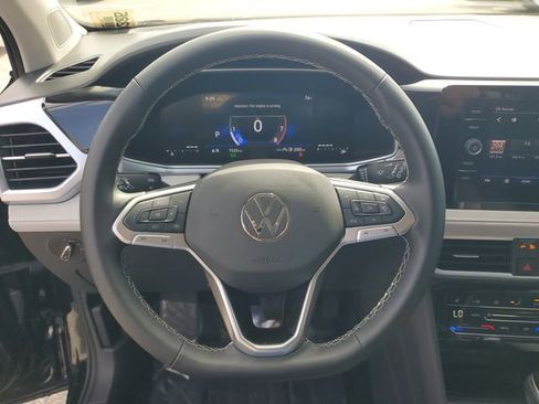 Used 2025 Volkswagen Taos SE w/ Panoramic Sunroof Package AWD/4WD image 19