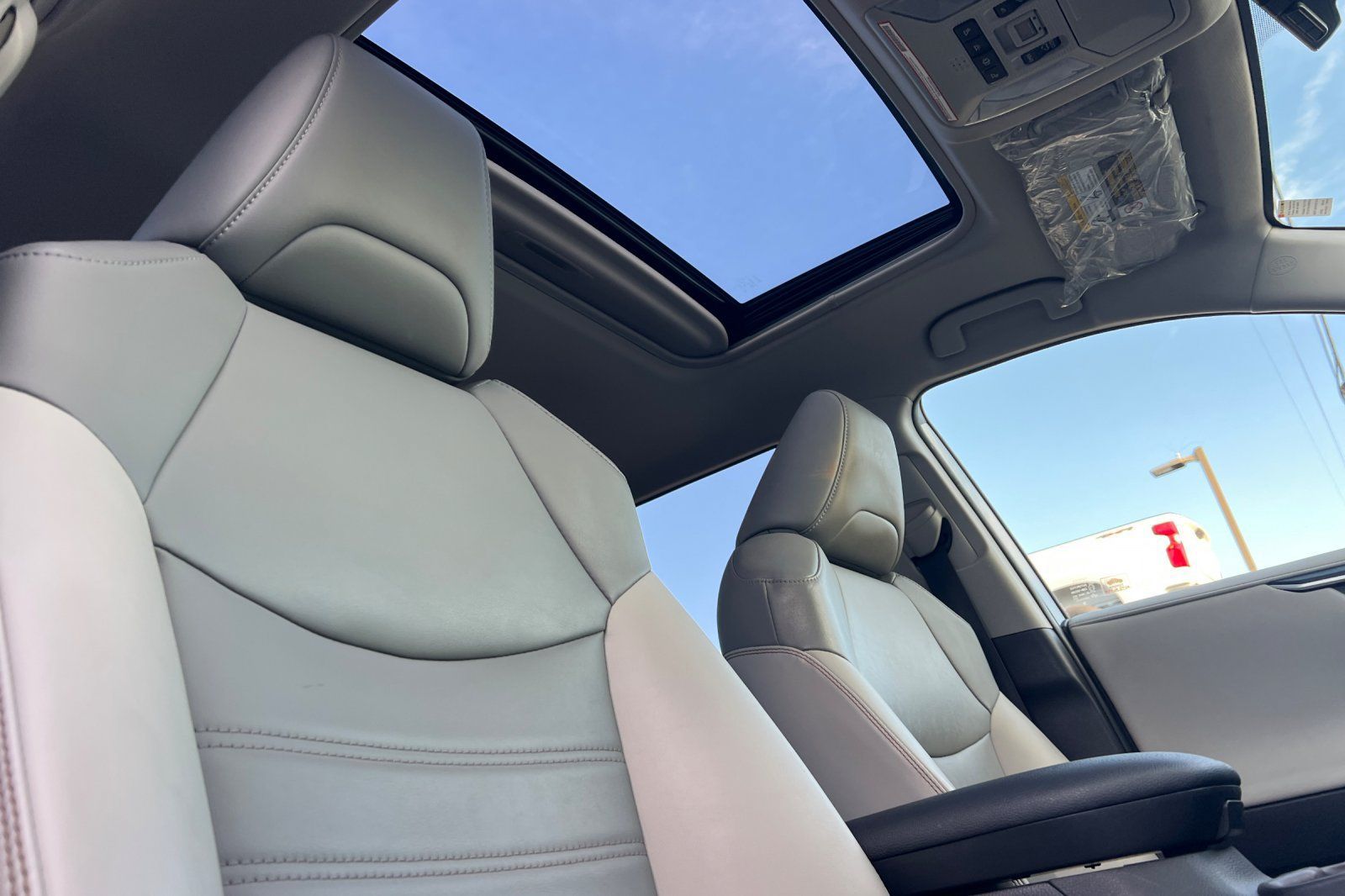 Used 2019 Toyota RAV4 Limited w/ Carpet Mat Package AWD/4WD image 17