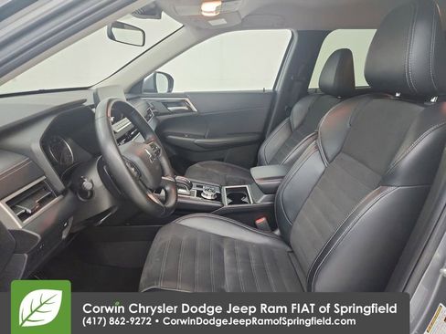 Used 2024 Mitsubishi Outlander SE image 19