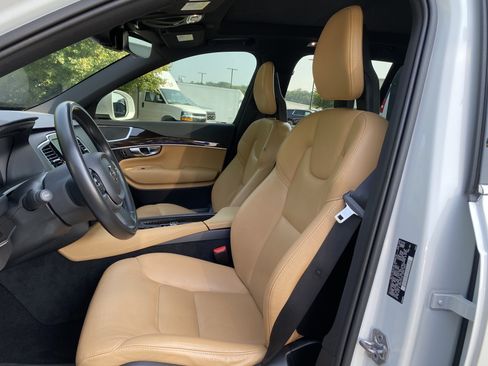 Used 2018 Volvo XC90 T6 Momentum w/ Convenience Package AWD/4WD image 14