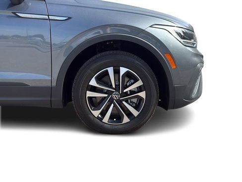 Used 2024 Volkswagen Tiguan S image 9