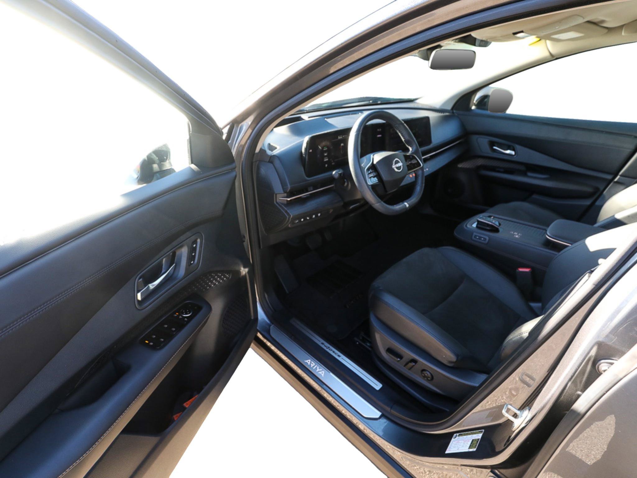 Used 2023 Nissan Ariya AWD image 11