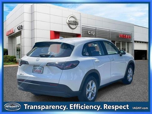 Used 2023 Honda HR-V LX image 6