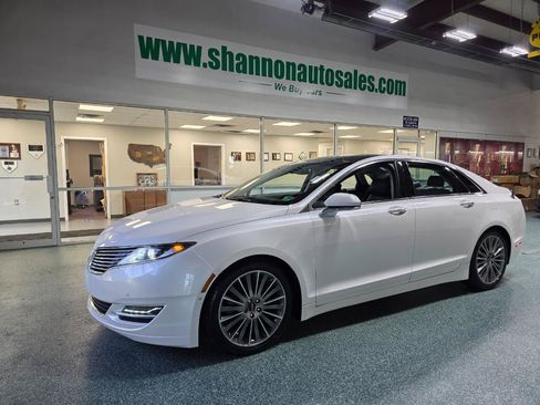 Used 2013 Lincoln MKZ FWD image 2