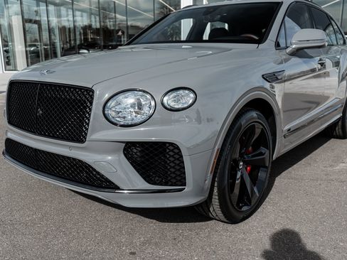 Used 2022 Bentley Bentayga image 21