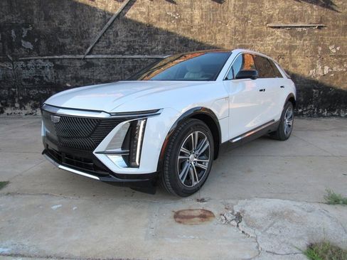 New 2025 Cadillac Lyriq Luxury image 1