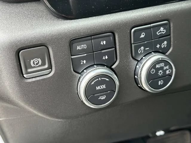 Used 2024 GMC Sierra 1500 Elevation w/ Elevation Premium Package AWD/4WD image 33