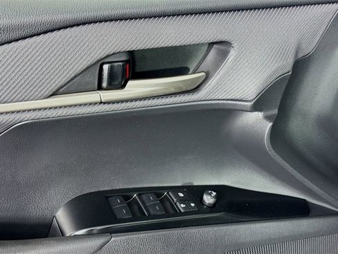 Used 2025 Toyota Camry SE image 23