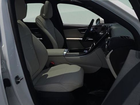 Used 2025 Mercedes-Benz GLC 300 image 17