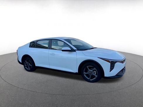 Used 2025 Kia K4 LXS image 2