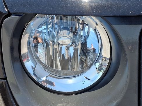 Used 2018 Jeep Renegade Latitude w/ Cold Weather Group AWD/4WD image 9